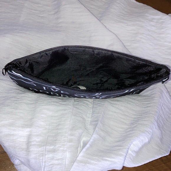 Cosmetic Case NWOT Make up Pouch Unbranded Black & White - Picture 3 of 15